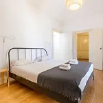 Guestready - Historic Courtyard Townhouse *