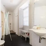 Casa de Férias Guestready - Historic Courtyard Townhouse