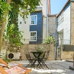 Casa de Férias Guestready - Historic Courtyard Townhouse *