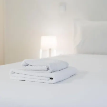 Dom wakacyjny Guestready - Historic Courtyard Townhouse *