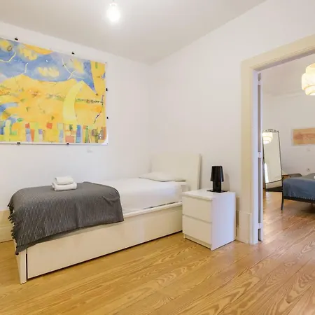 Guestready - Historic Courtyard Townhouse Porto