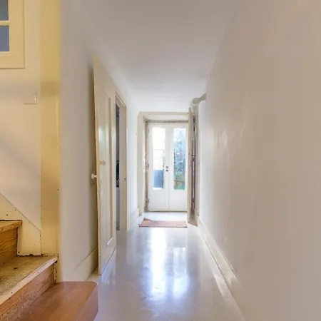 Guestready - Historic Courtyard Townhouse Porto