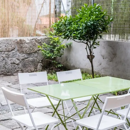 Guestready - Historic Courtyard Townhouse 포르투