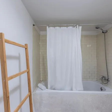 Guestready - Historic Courtyard Townhouse *