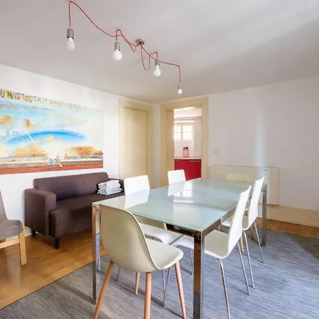 Guestready - Historic Courtyard Townhouse Ferienhaus *