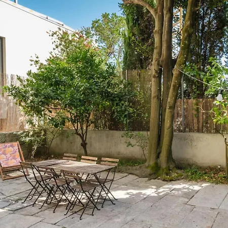 Semesterbostad Guestready - Historic Courtyard Townhouse *