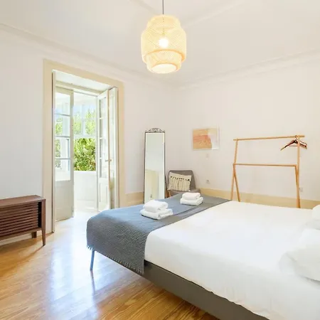 Semesterbostad Guestready - Historic Courtyard Townhouse