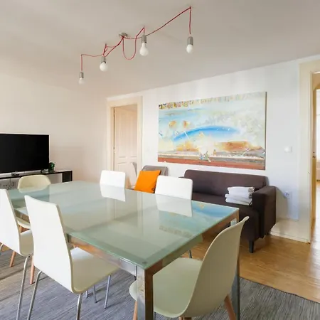 Guestready - Historic Courtyard Townhouse 포르투
