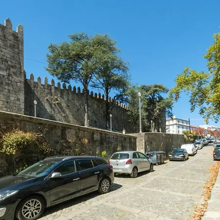 Guestready - Historic Courtyard Townhouse