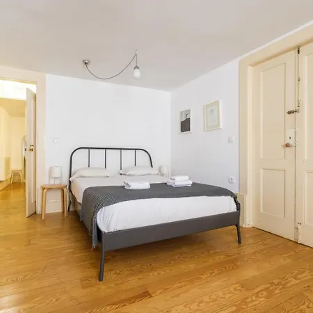 Ferienhaus Guestready - Historic Courtyard Townhouse