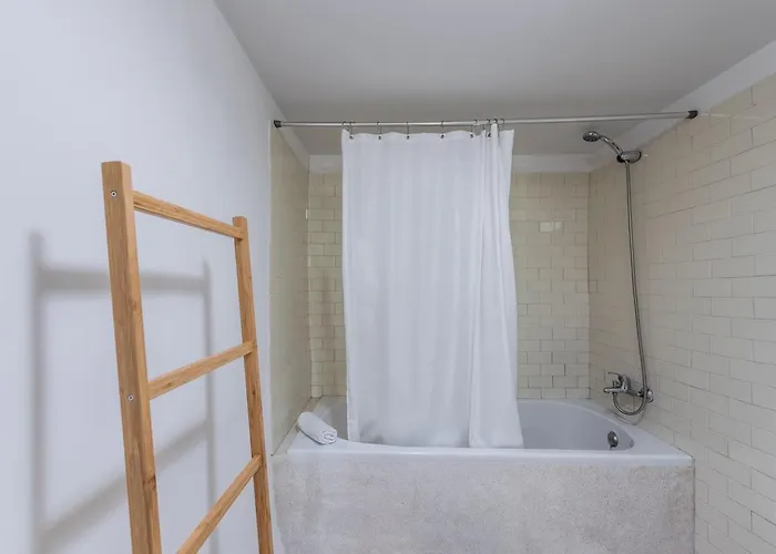 Guestready - Historic Courtyard Townhouse *