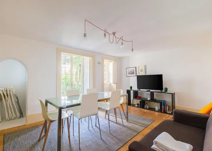 Guestready - Historic Courtyard Townhouse *