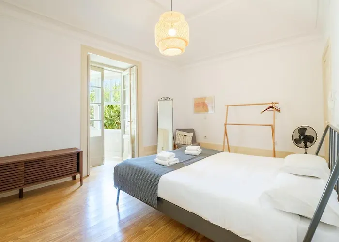 펜션 Guestready - Historic Courtyard Townhouse