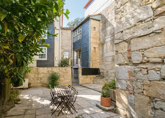 Guestready - Historic Courtyard Townhouse 펜션 포르투