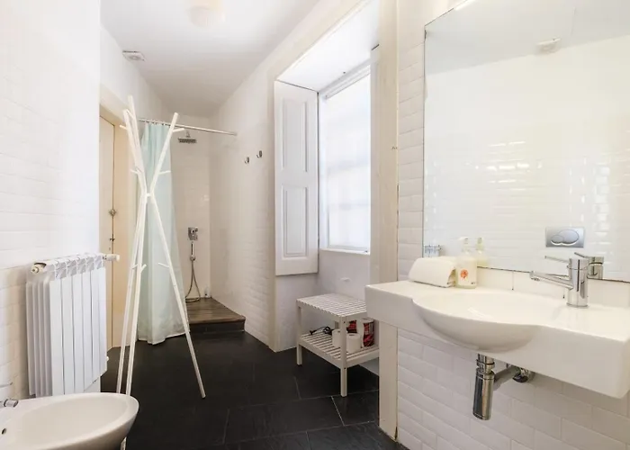 펜션 Guestready - Historic Courtyard Townhouse