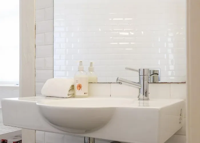 Guestready - Historic Courtyard Townhouse