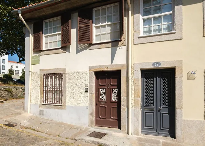 Guestready - Historic Courtyard Townhouse 포르투