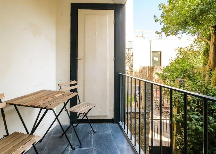 Guestready - Historic Courtyard Townhouse