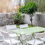 Guestready - Historic Courtyard Townhouse Porto