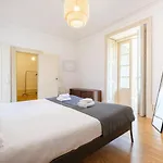 Guestready - Historic Courtyard Townhouse Prázdninový dům Porto