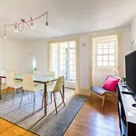 Guestready - Historic Courtyard Townhouse Porto