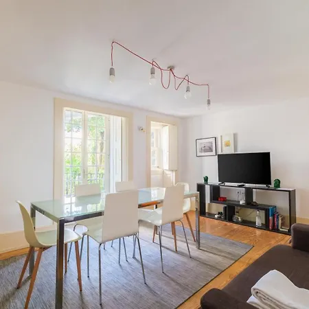 Guestready - Historic Courtyard Townhouse *