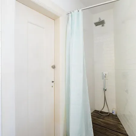 Сasa de vacaciones Guestready - Historic Courtyard Townhouse *