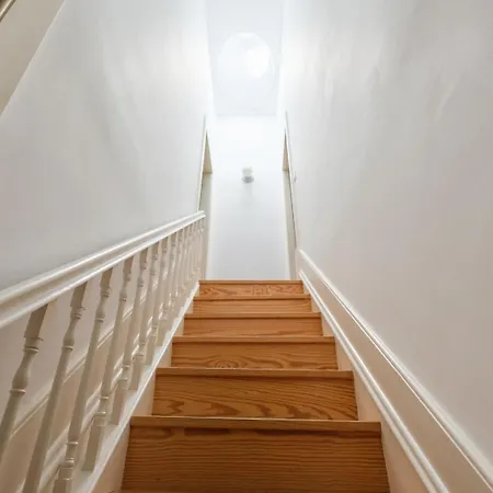 Guestready - Historic Courtyard Townhouse