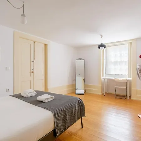 Guestready - Historic Courtyard Townhouse