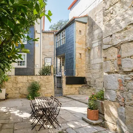 Guestready - Historic Courtyard Townhouse Ferienhaus Porto