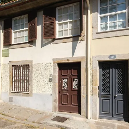 Guestready - Historic Courtyard Townhouse Oporto