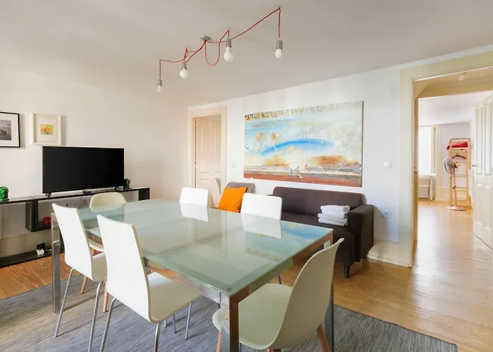 Guestready - Historic Courtyard Townhouse Porto