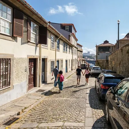 Guestready - Historic Courtyard Townhouse Vakantiehuis *