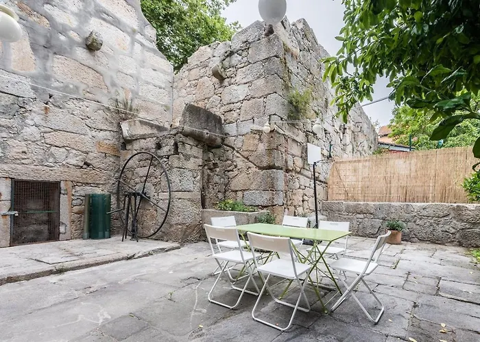 Guestready - Historic Courtyard Townhouse *