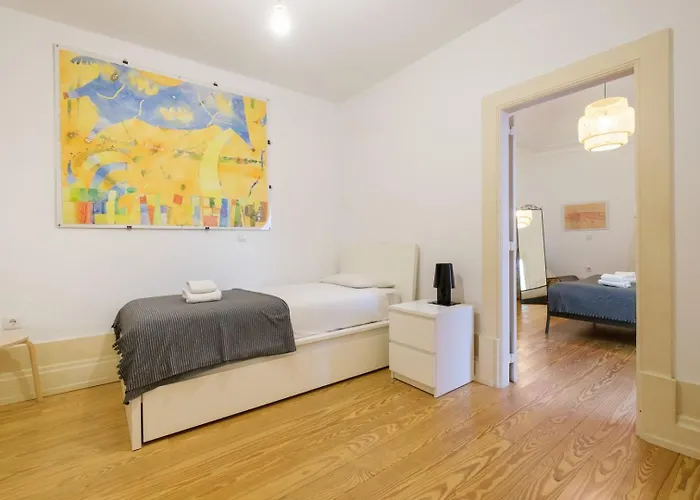 Guestready - Historic Courtyard Townhouse Oporto