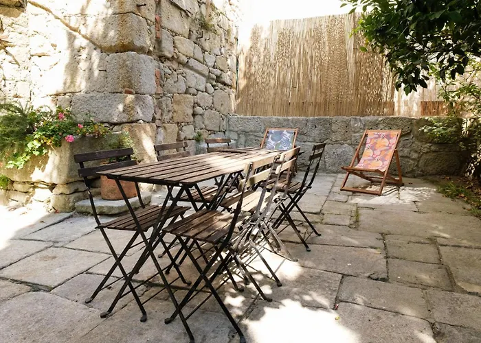 Сasa de vacaciones Guestready - Historic Courtyard Townhouse Oporto