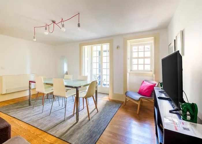 Guestready - Historic Courtyard Townhouse Oporto